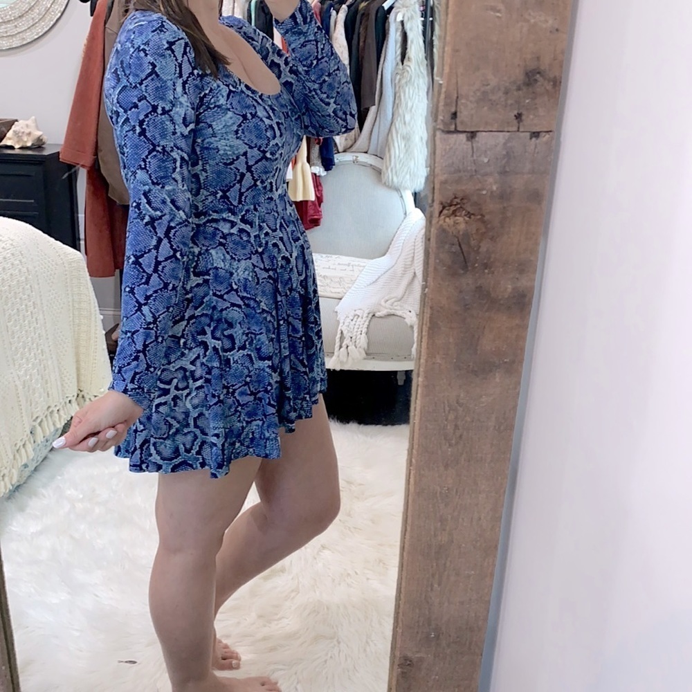 Mumu Mellow small blue snakeskin print dress - Picture 2 of 5